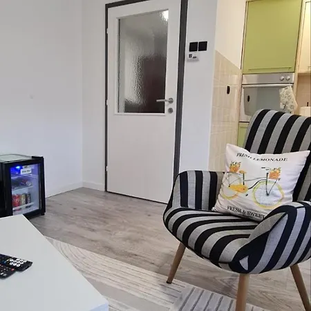 Stan U Centru Bijeljine - Vulovic *